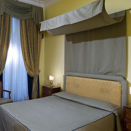 Chiaja Hotel De Charme Napoli Camera foto