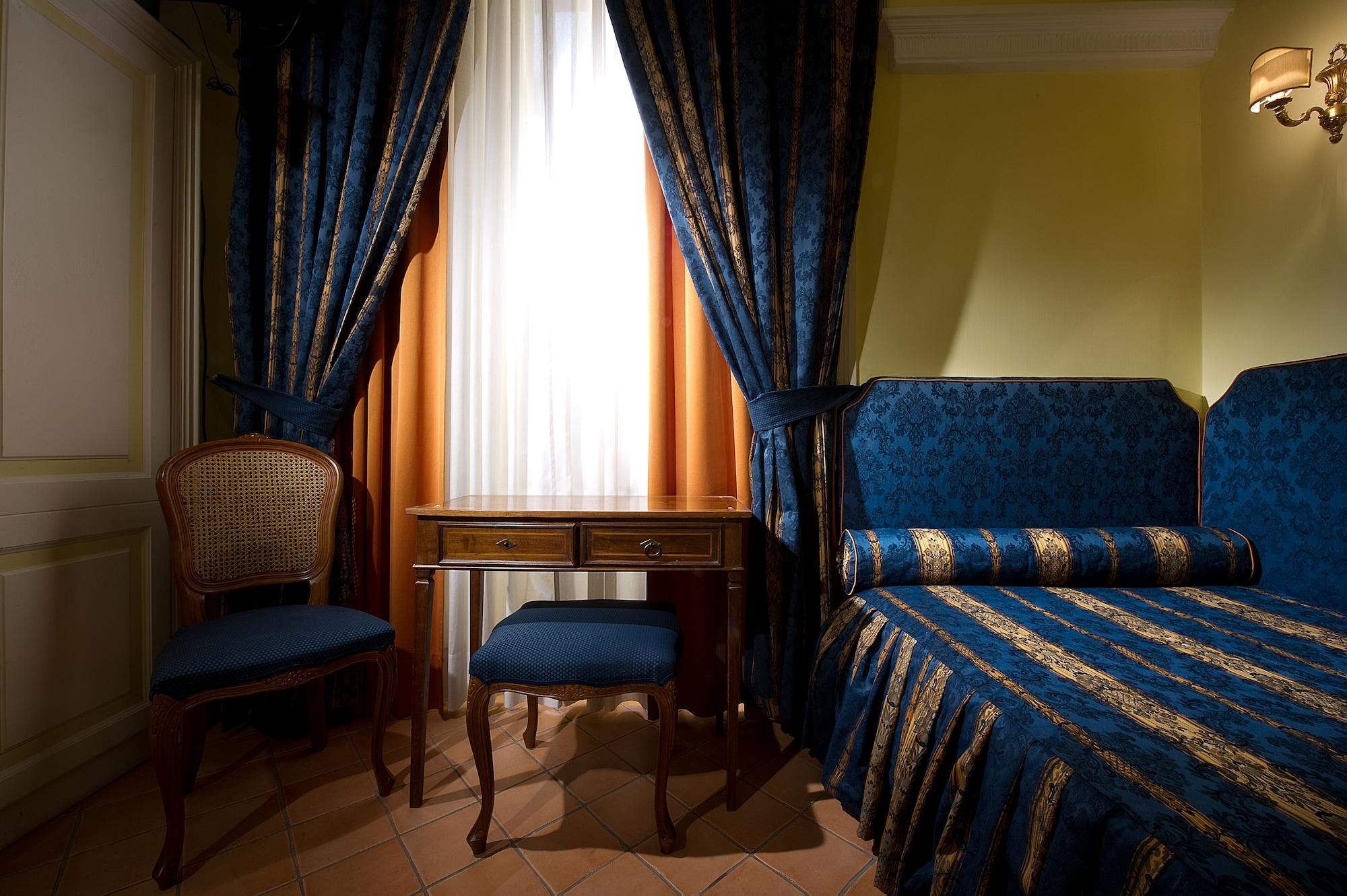 Chiaja Hotel De Charme Napoli Camera foto