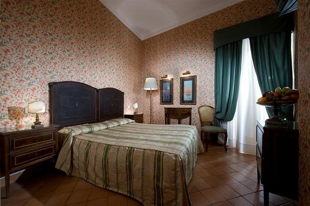 Chiaja Hotel De Charme Napoli Camera foto
