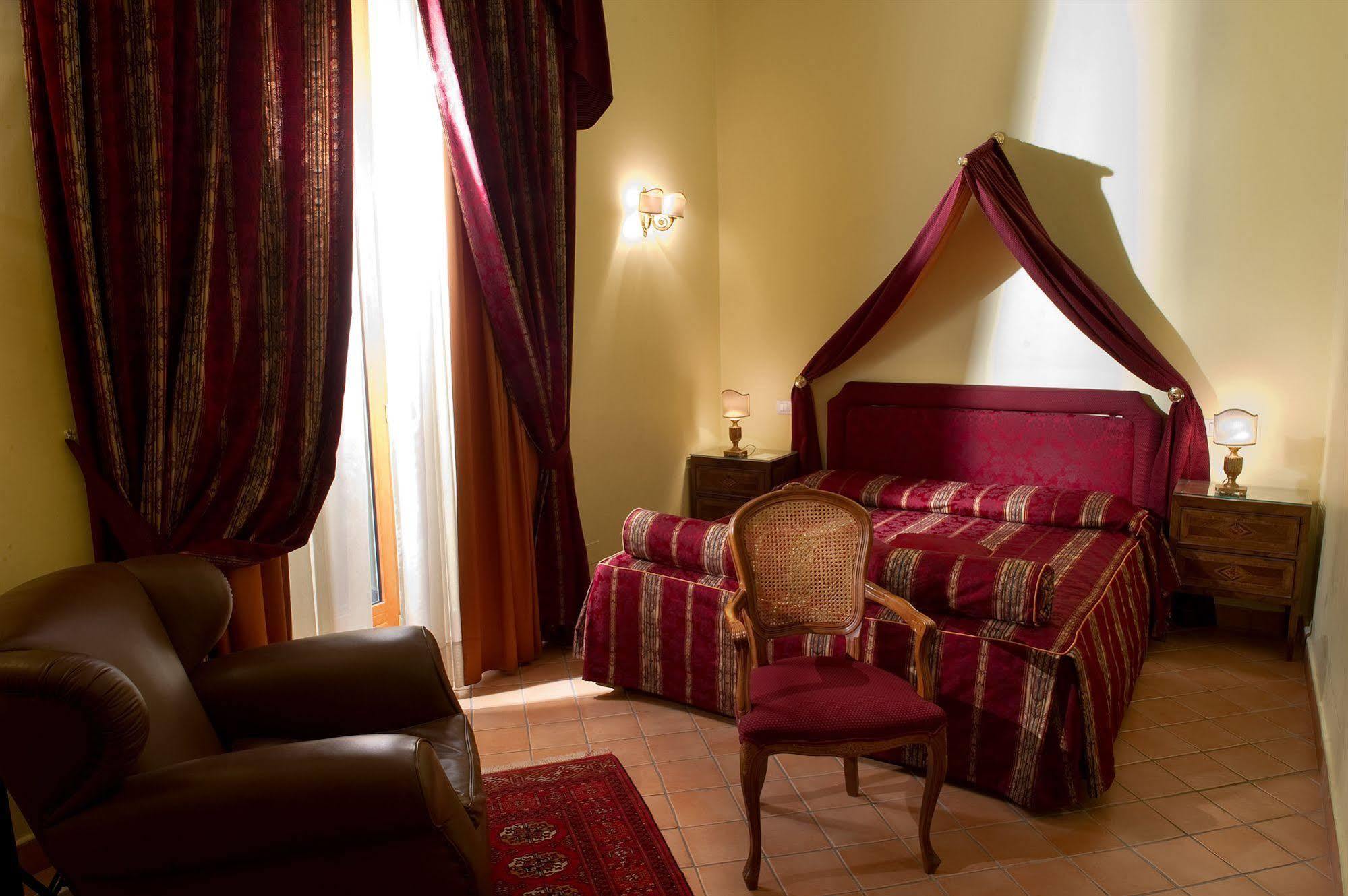 Chiaja Hotel De Charme Napoli Camera foto